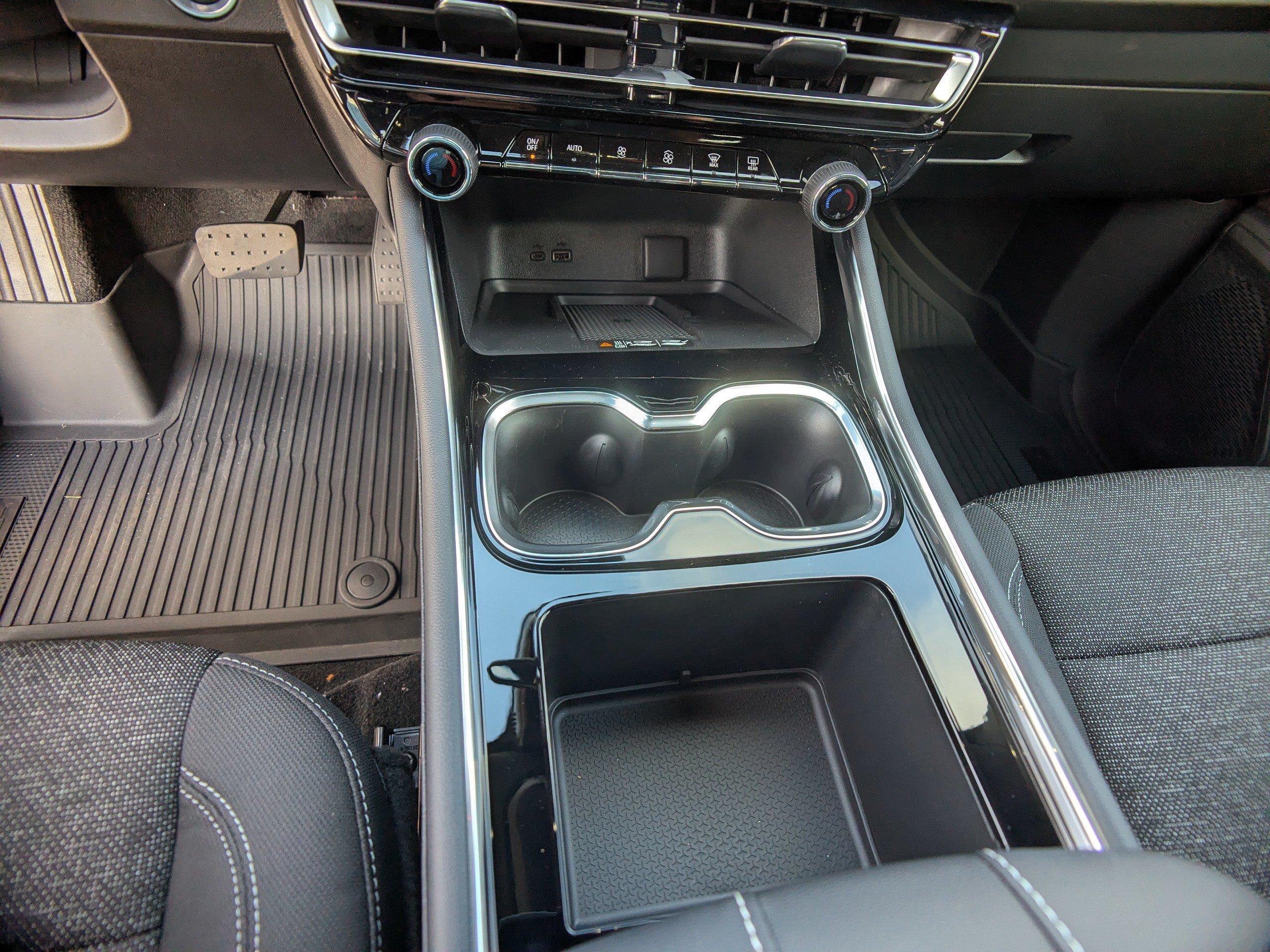 New 2026 Chevrolet Traverse LT w/ LPO, Floor Liner Package FWD image 22