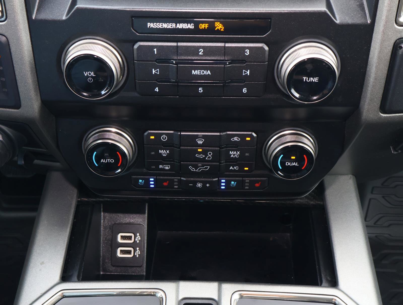Used 2019 Ford F150 Raptor w/ Equipment Group 802A Luxury AWD/4WD image 31