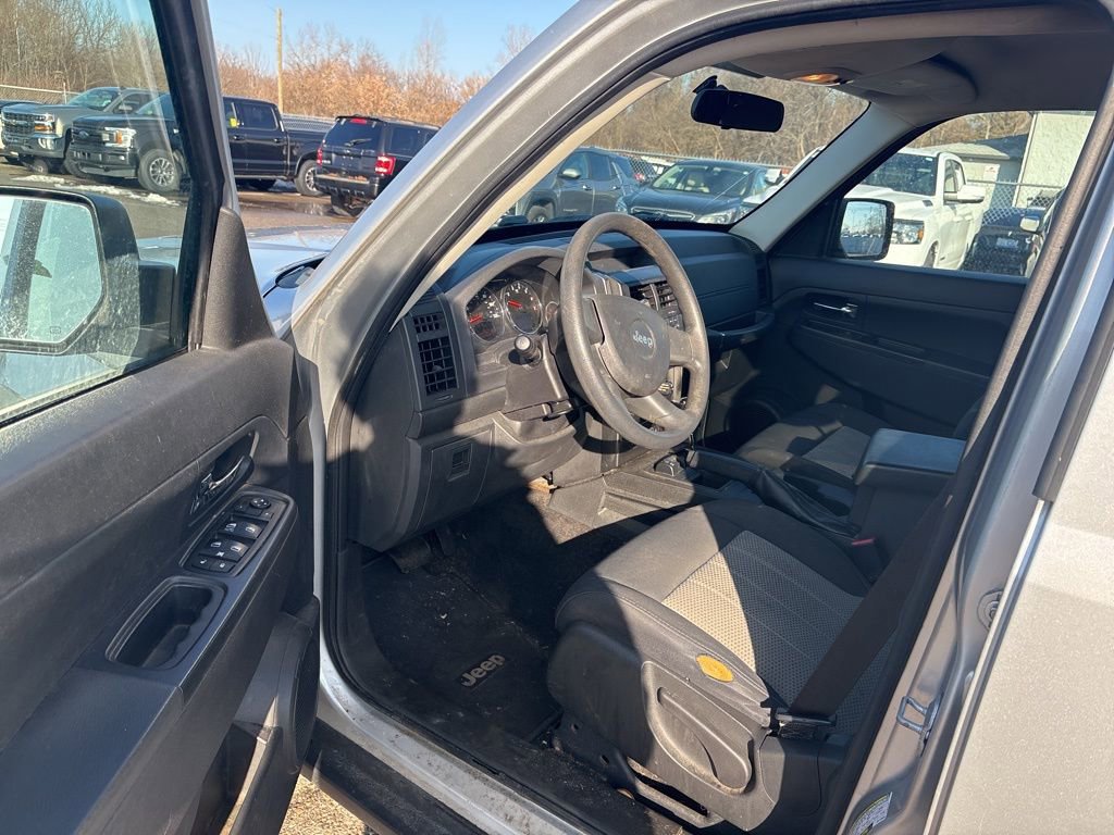Used 2010 Jeep Liberty Sport w/ Popular Equipment Group image 12