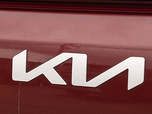 Used 2025 Kia Carnival image 32