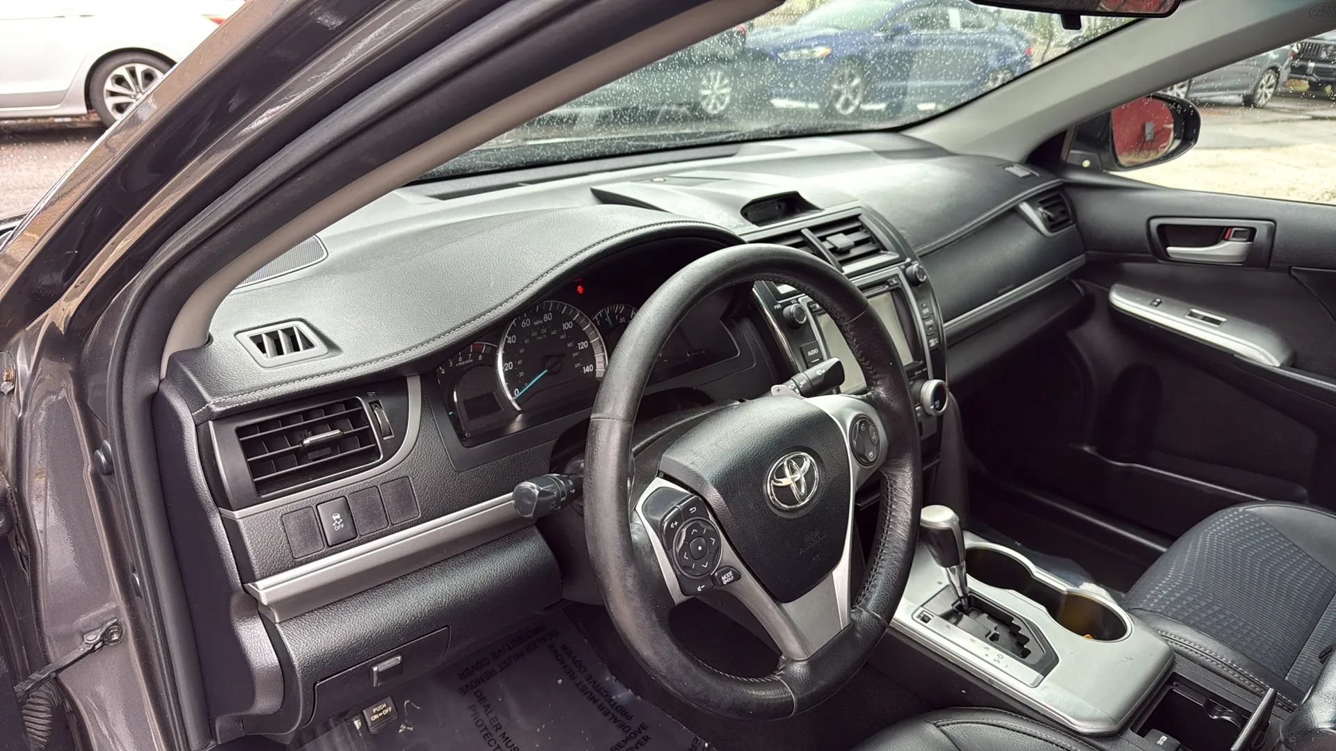 Used 2014 Toyota Camry SE w/ Moonroof Package FWD image 11