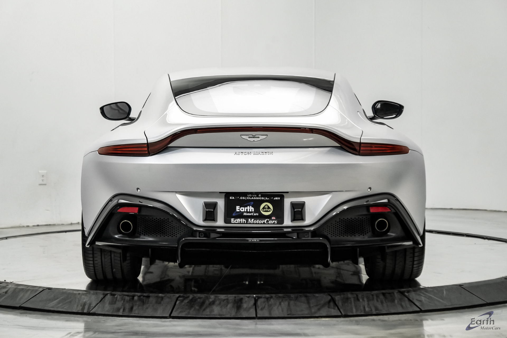 Used 2020 Aston Martin V8 Vantage Coupe RWD image 12