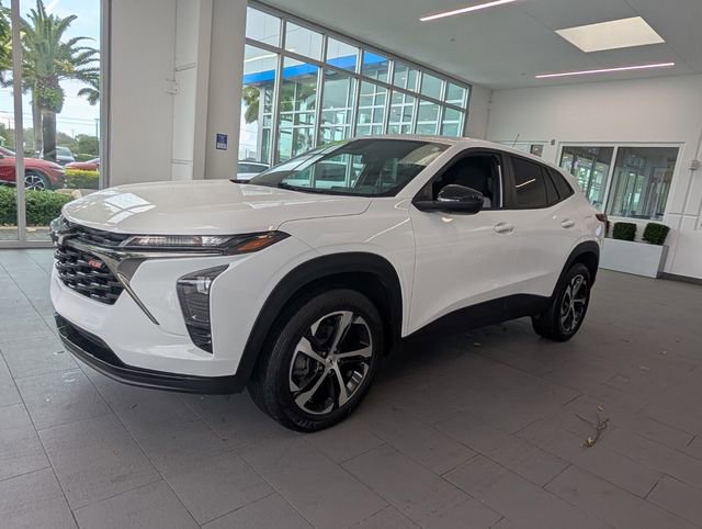 Certified 2024 Chevrolet Trax RS w/ Driver Confidence Package image 3