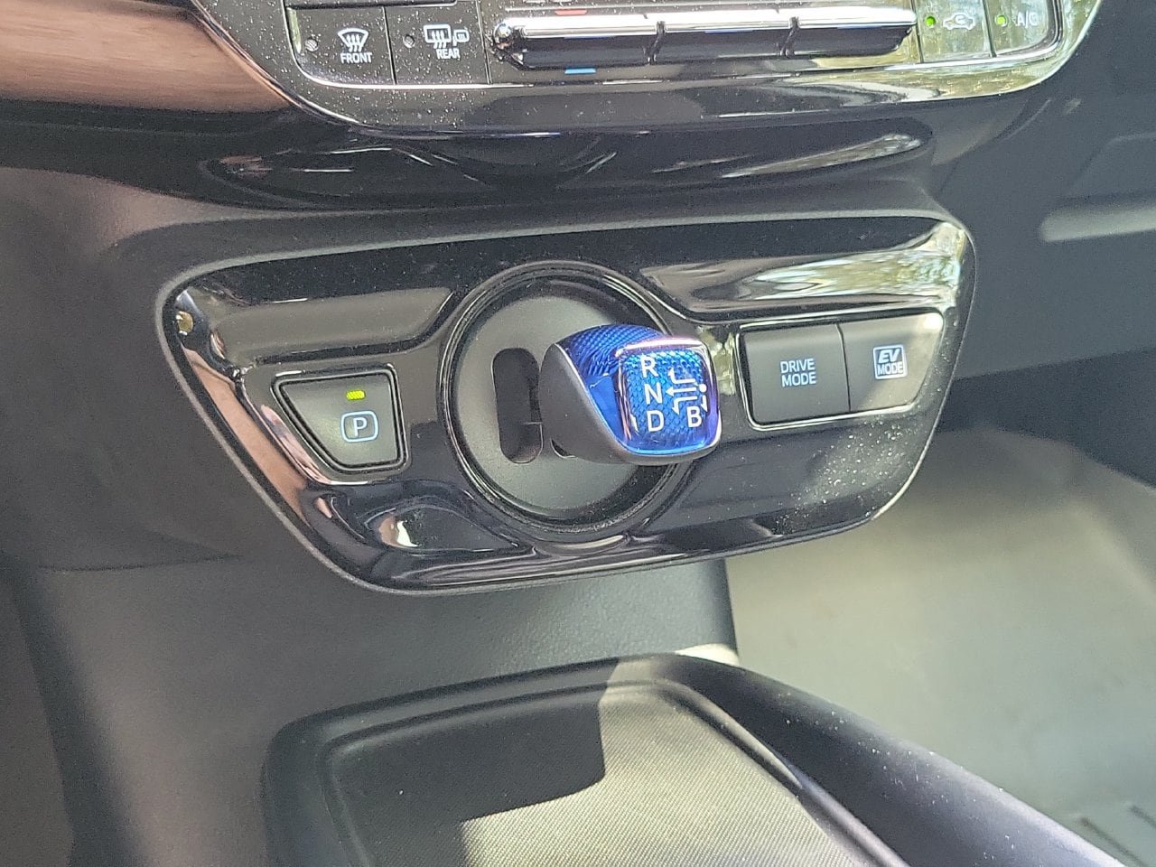 Used 2021 Toyota Prius LE FWD image 27