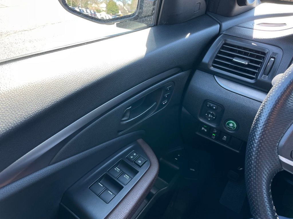 Certified 2025 Honda Passport EX-L image 23