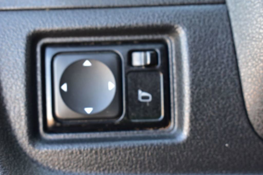 Used 2016 Nissan Versa Note SV image 35