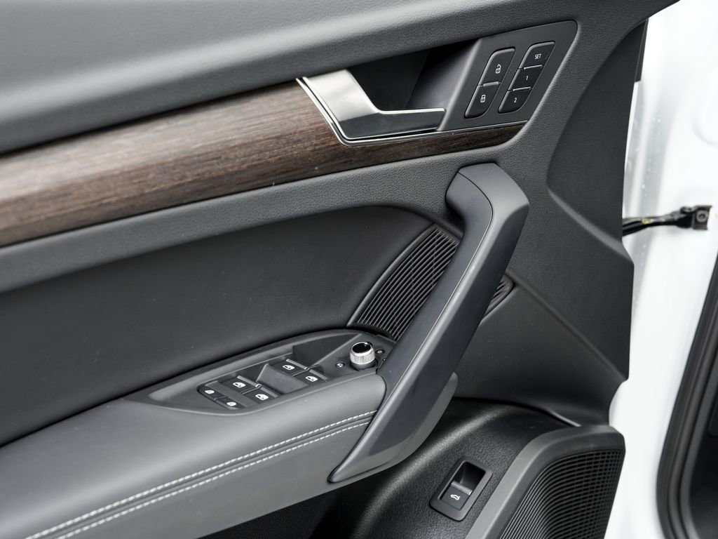 Certified 2025 Audi Q5 2.0T Premium Plus w/ Premium Plus Package image 8