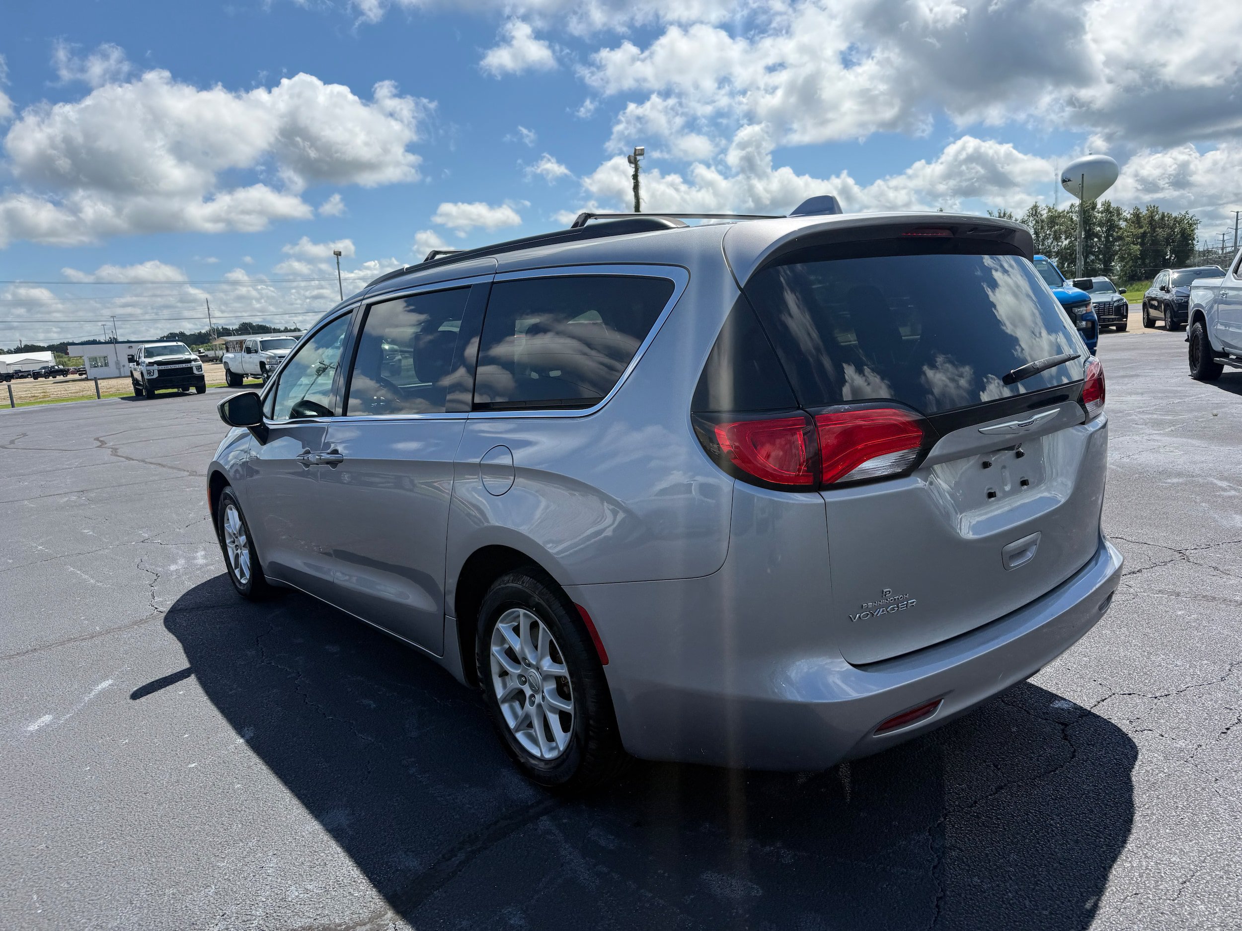 Used 2020 Chrysler Voyager Lxi FWD image 4