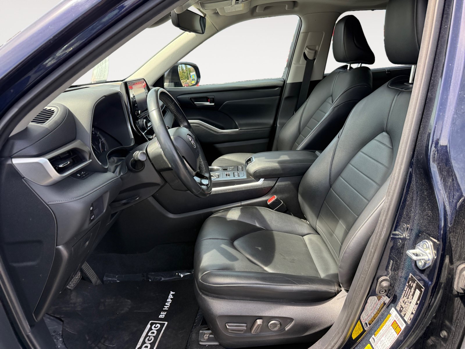 Used 2021 Toyota Highlander XLE image 10