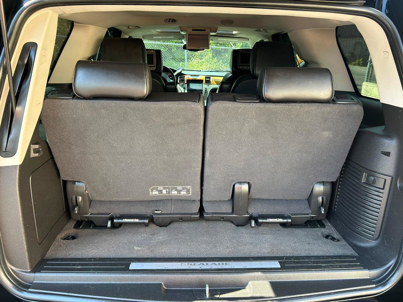 Used 2013 Cadillac Escalade Platinum AWD/4WD image 22