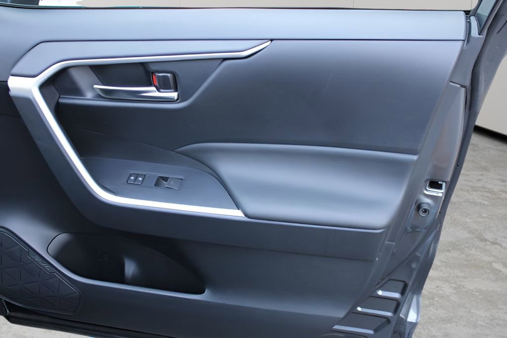 Used 2023 Toyota RAV4 SE w/ Weather & Moonroof Package image 25