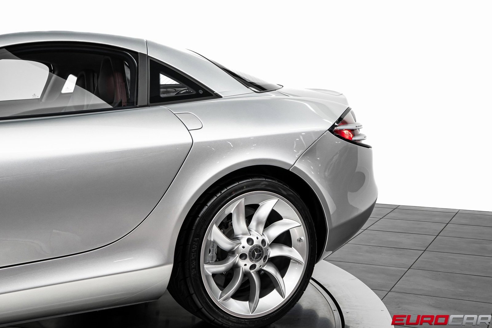 Used 2005 Mercedes-Benz SLR image 16