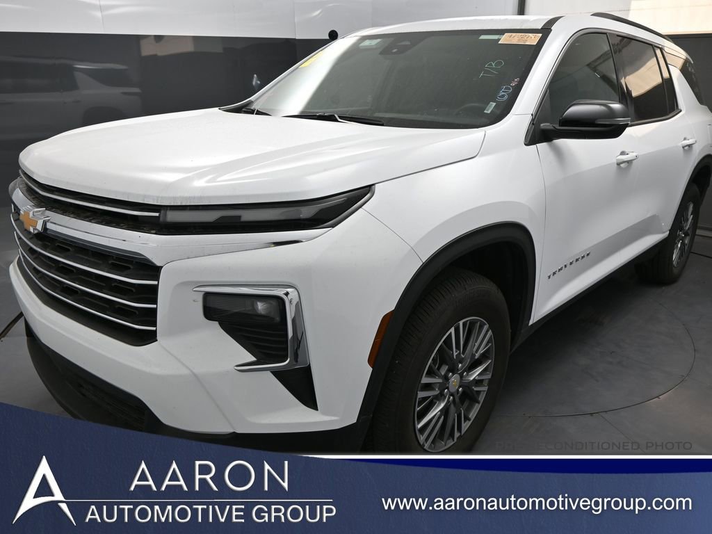 Used 2025 Chevrolet Traverse LT