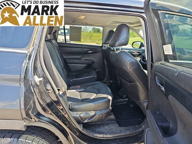 Used 2021 Toyota Highlander XLE AWD/4WD image 26