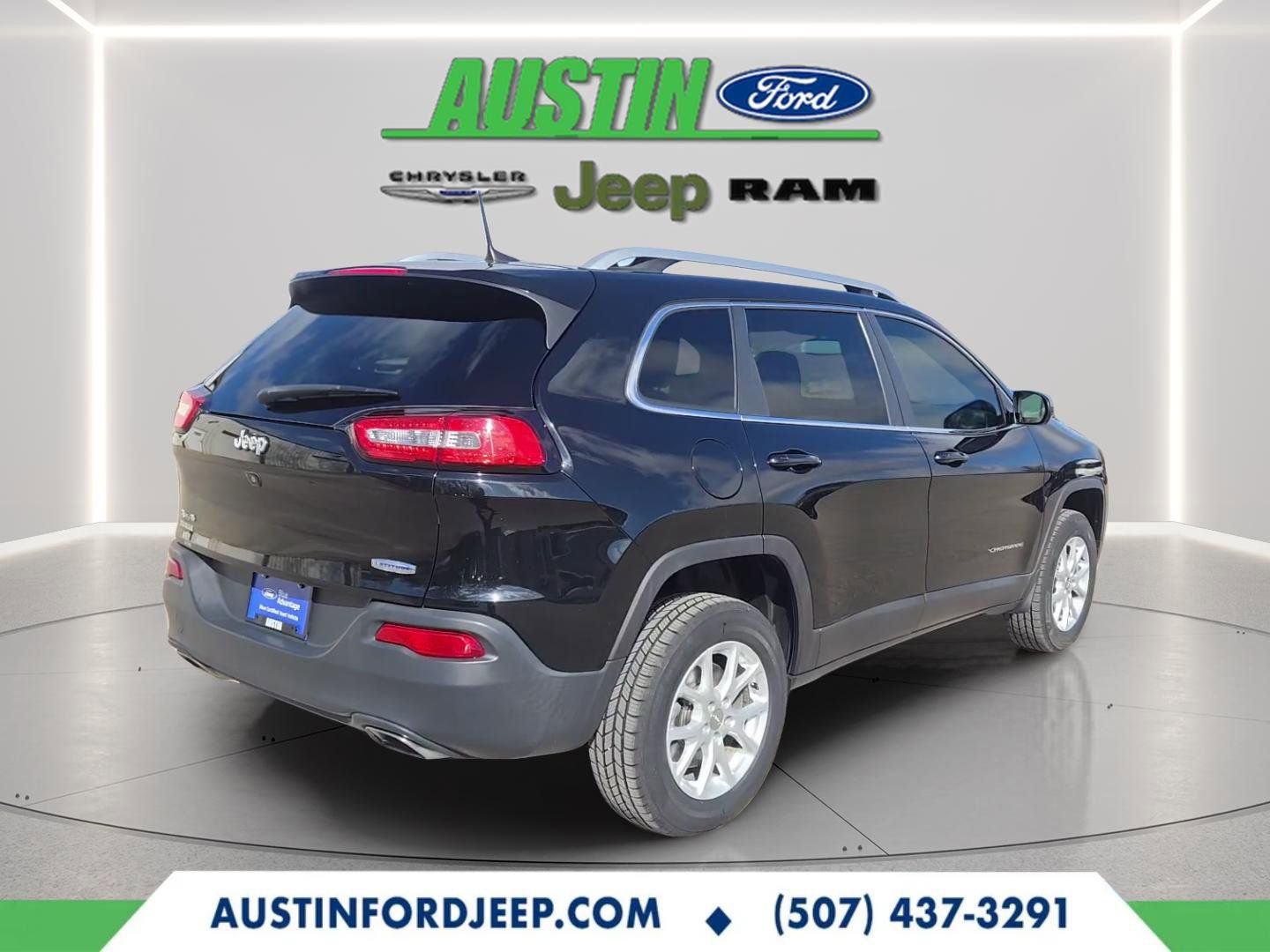 Used 2017 Jeep Cherokee Latitude image 5