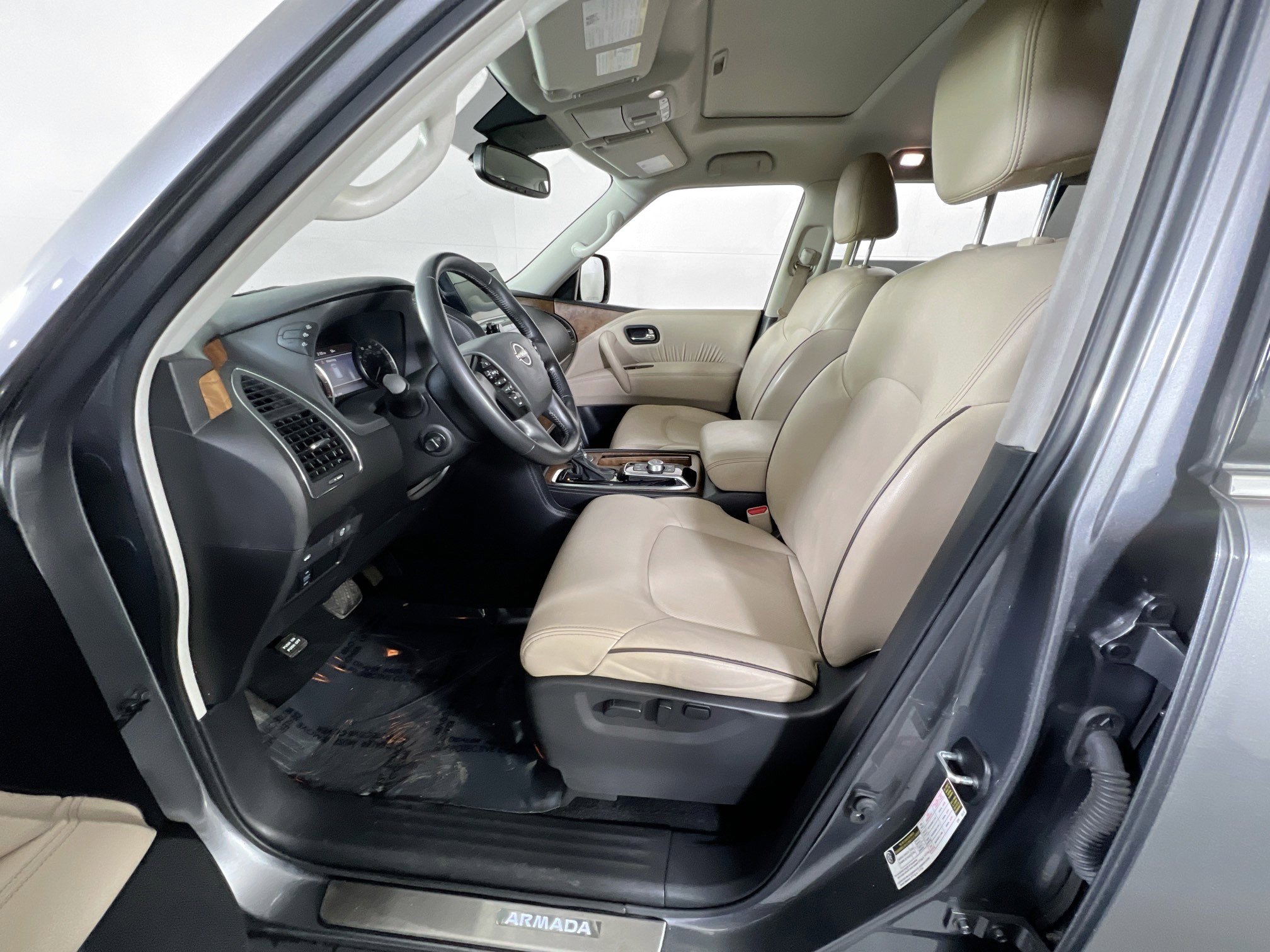 Used 2022 Nissan Armada SL w/ Captain's Chairs Package image 20
