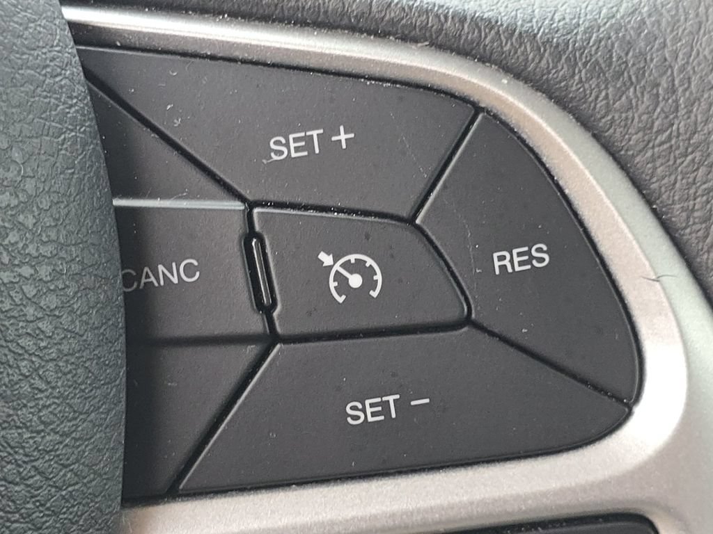 Used 2023 Jeep Renegade Latitude AWD/4WD image 30