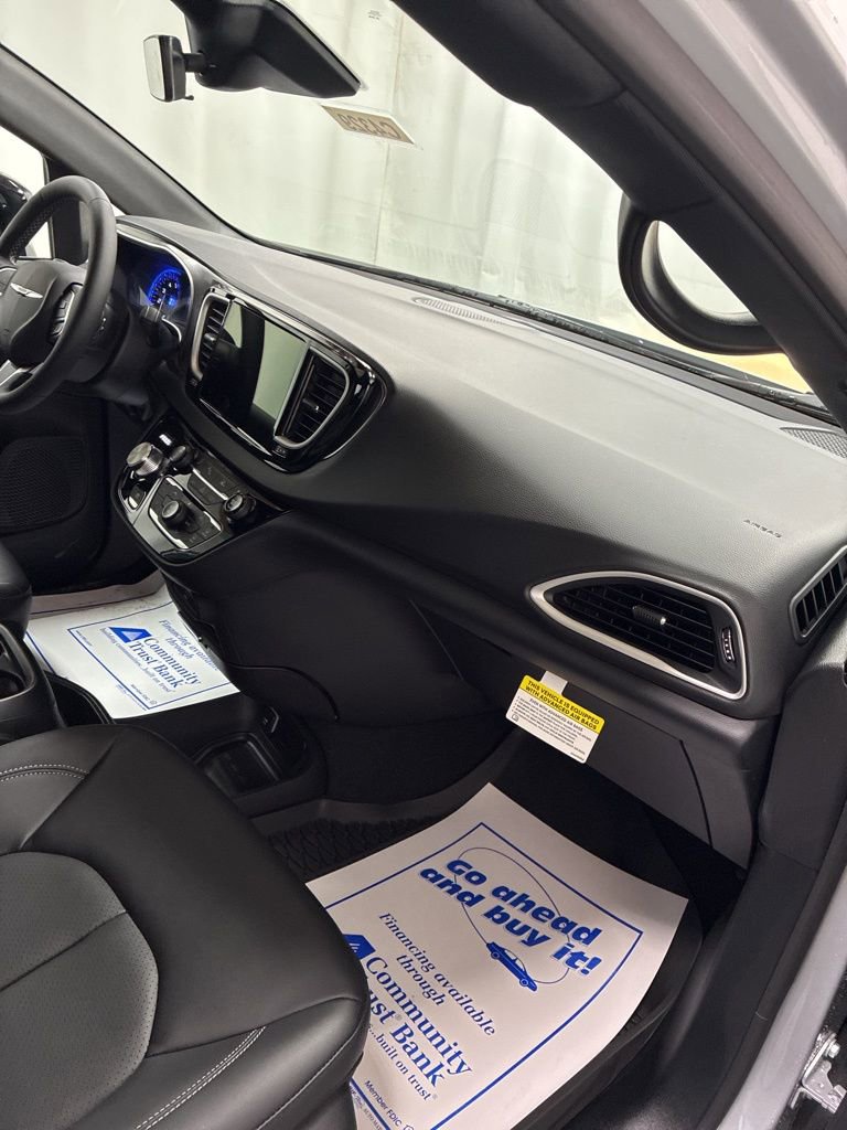 New 2026 Chrysler Voyager LX image 28