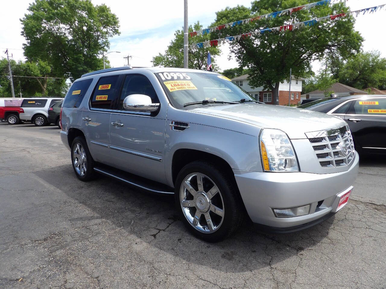 Used 2011 Cadillac Escalade Luxury AWD/4WD image 3