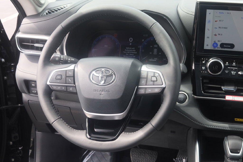Used 2026 Toyota Highlander Platinum AWD/4WD image 9