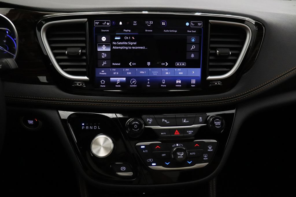 Used 2023 Chrysler Pacifica Pinnacle FWD image 23