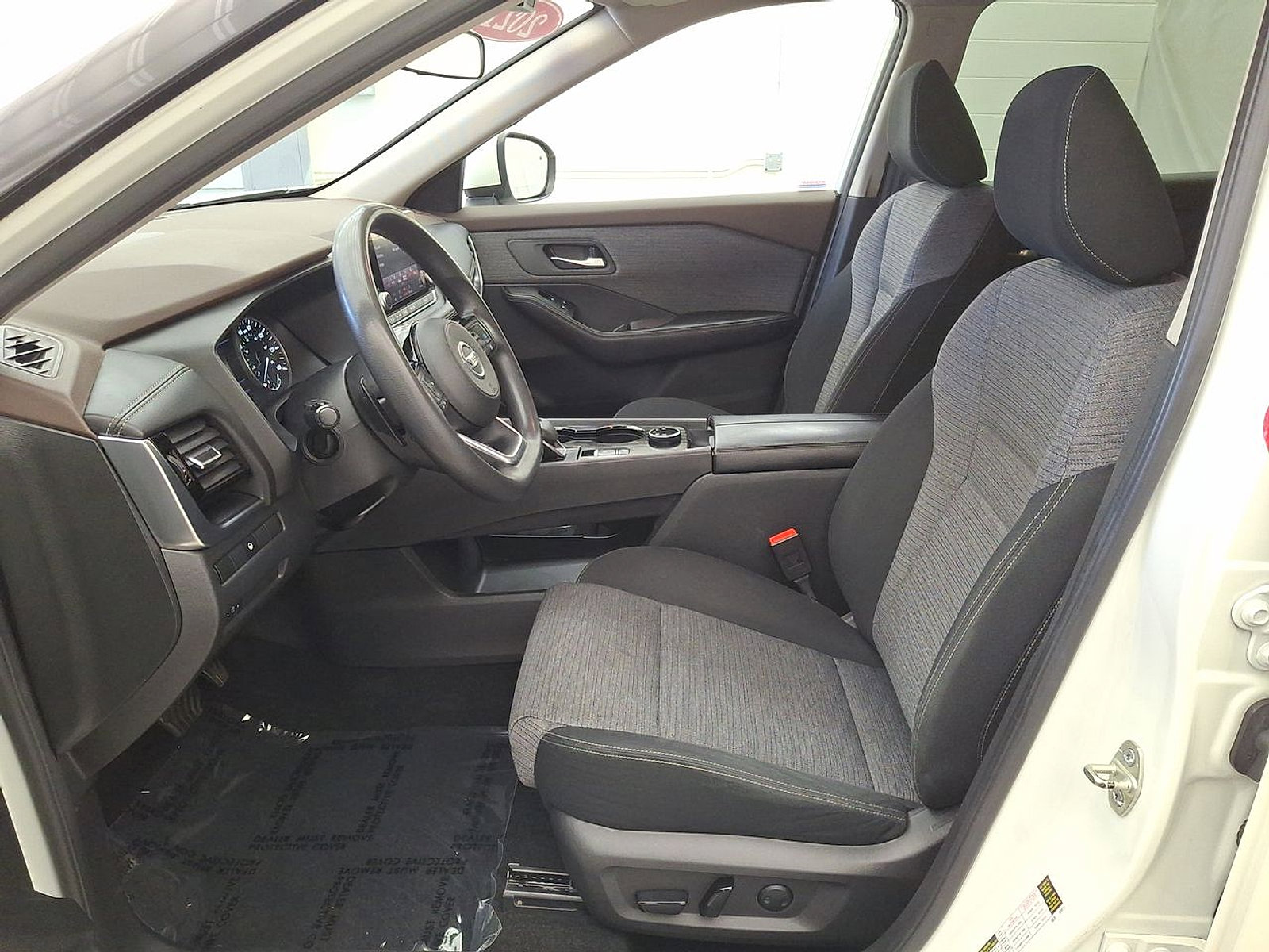 Used 2021 Nissan Rogue SV image 11