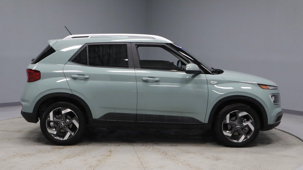 Certified 2025 Hyundai Venue SEL image 11