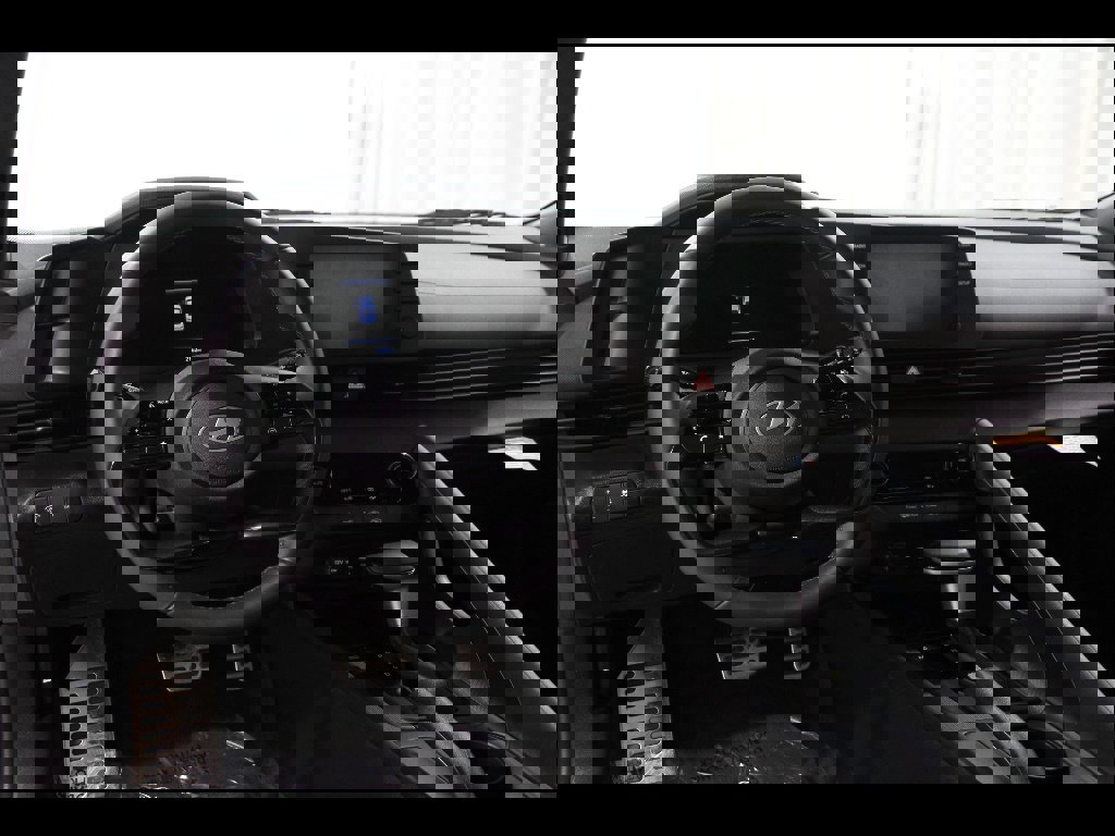 Certified 2025 Hyundai Elantra Sport image 6