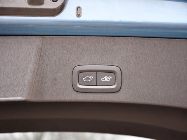 Certified 2025 Volvo XC40 B5 Core AWD/4WD image 26