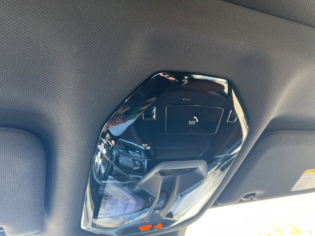 Used 2023 BMW 760i xDrive image 17