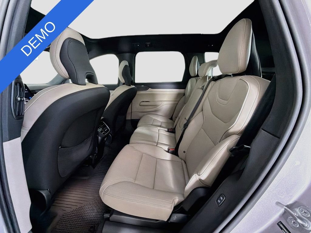 Used 2026 Volvo EX90 Plus RWD image 25
