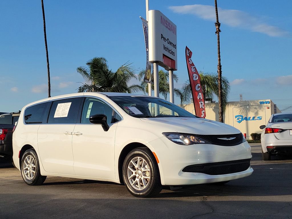 Used 2024 Chrysler Voyager LX image 29