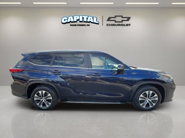 Used 2023 Toyota Highlander XLE FWD image 6