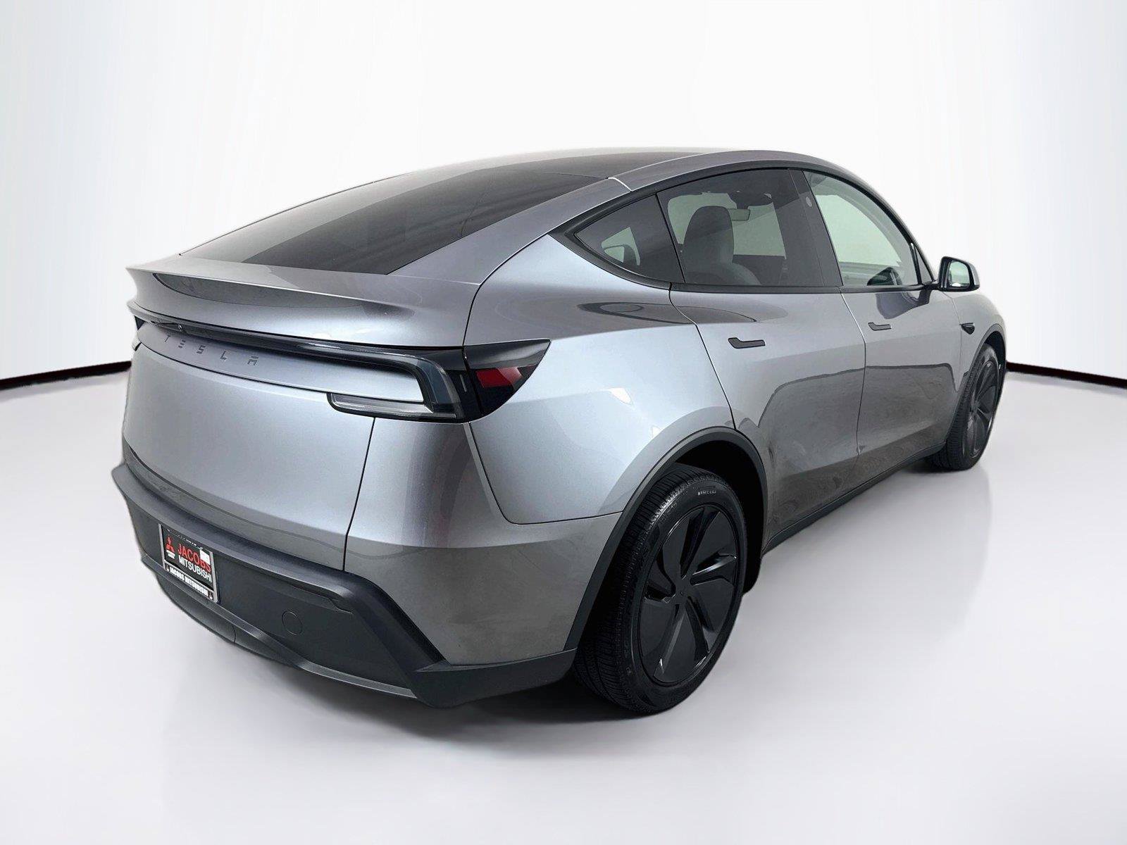 Used 2026 Tesla Model Y Long Range RWD image 6