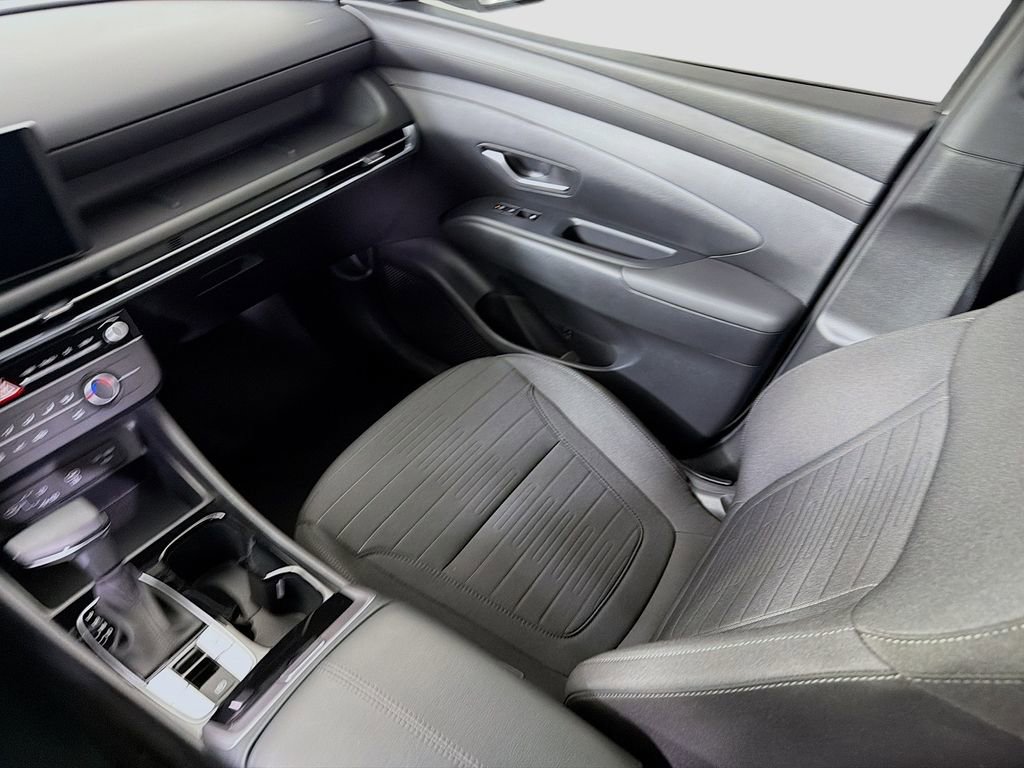 Used 2025 Hyundai Santa Cruz SE image 26