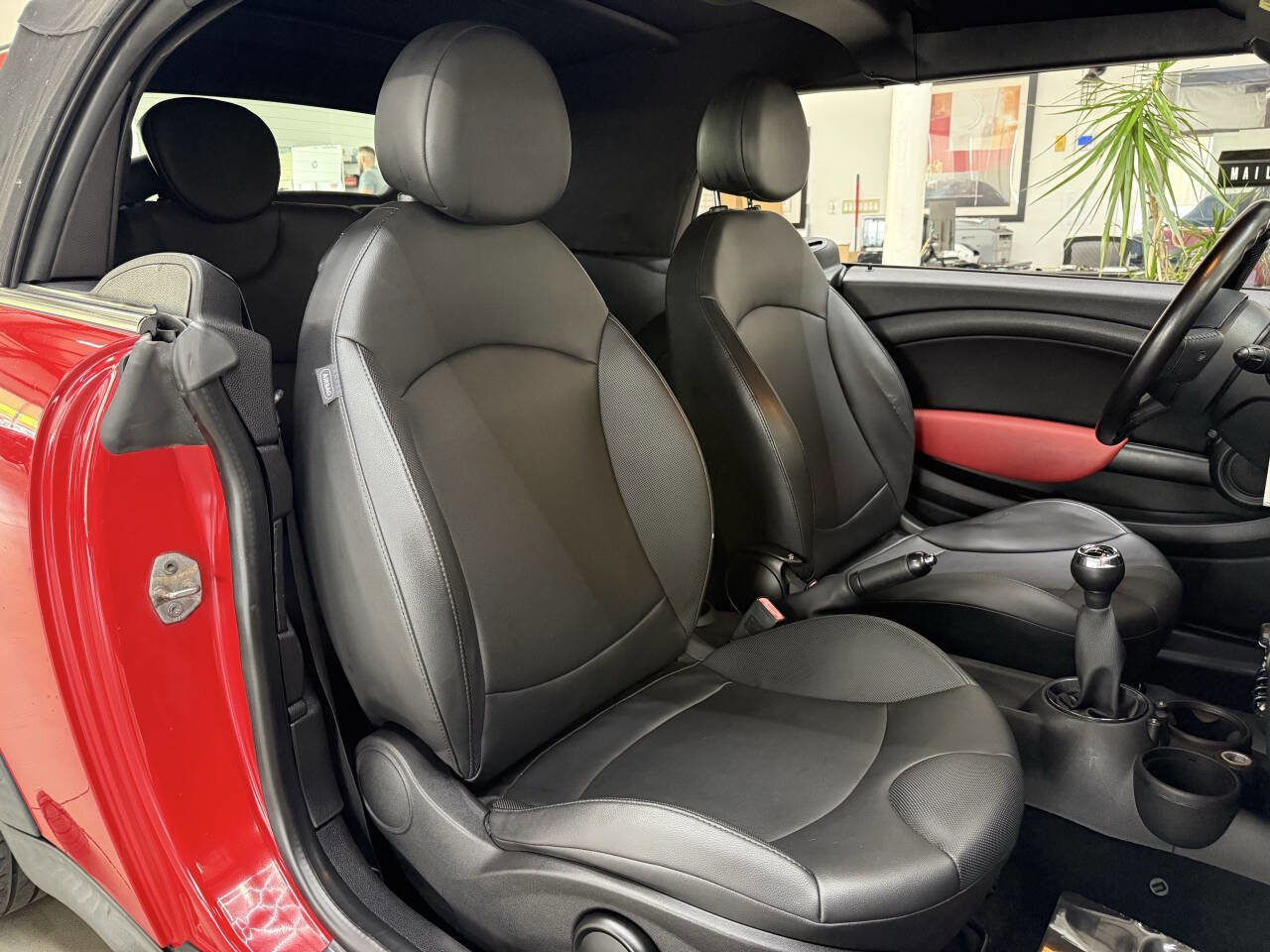 Used 2011 MINI Cooper Convertible image 21