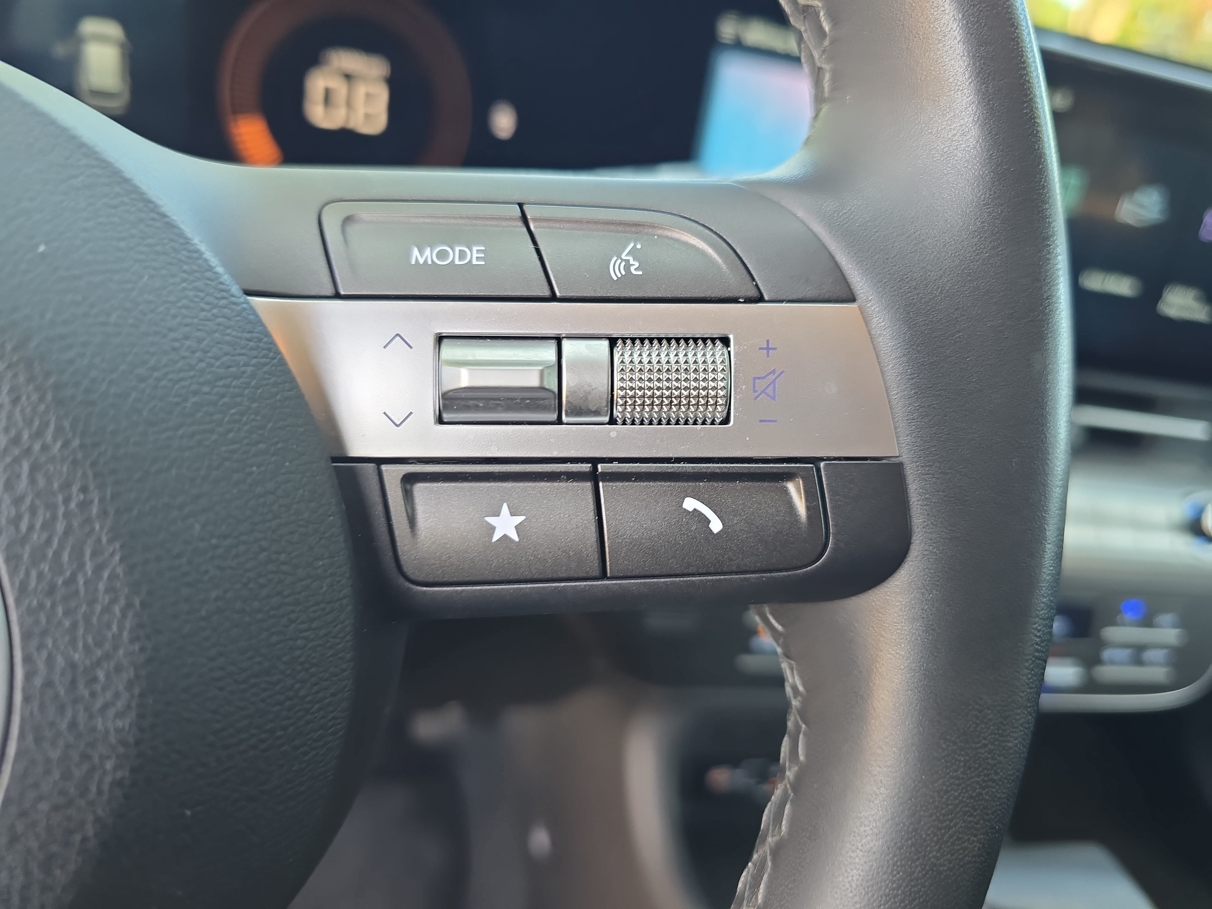 Used 2025 Hyundai Kona SEL FWD image 17