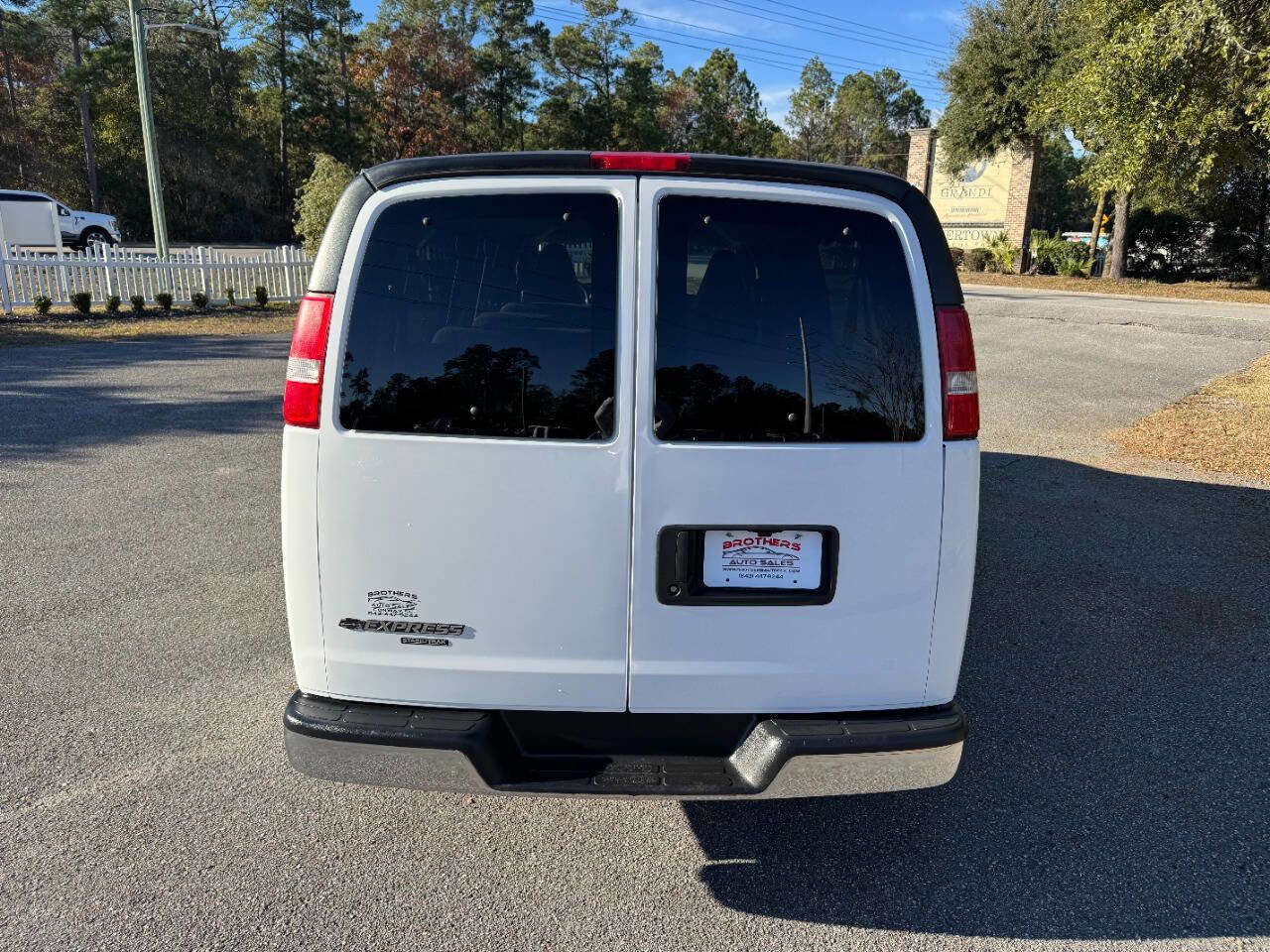 Used 2016 Chevrolet Express 3500 LT w/ LT Preferred Equipment Group image 5