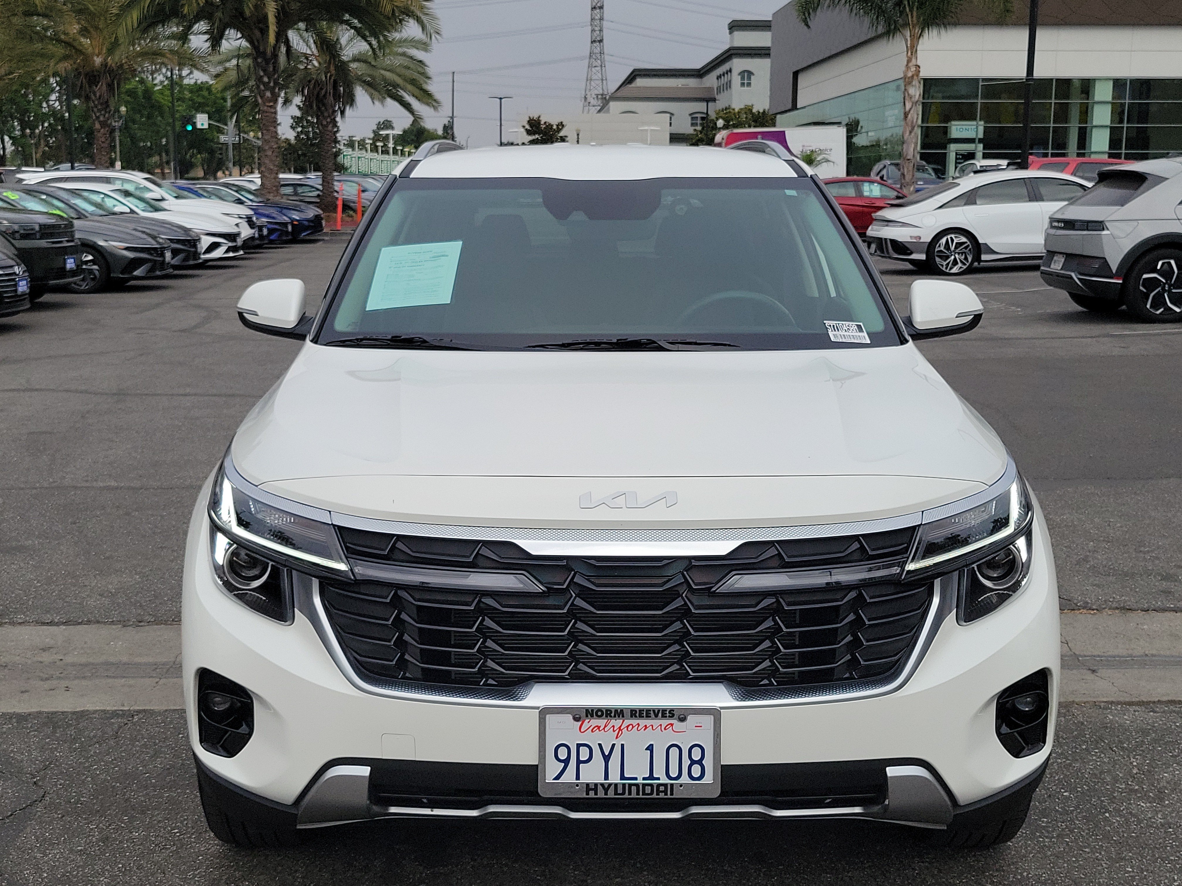 Used 2025 Kia Seltos EX FWD image 6