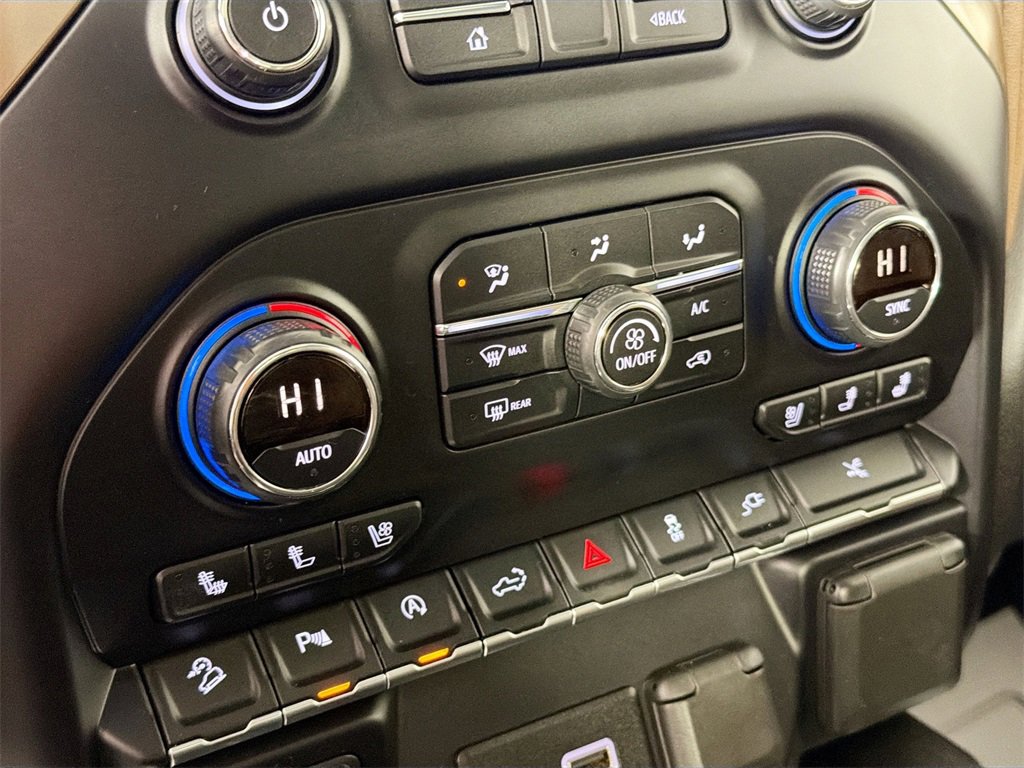 Used 2019 Chevrolet Silverado 1500 High Country image 16