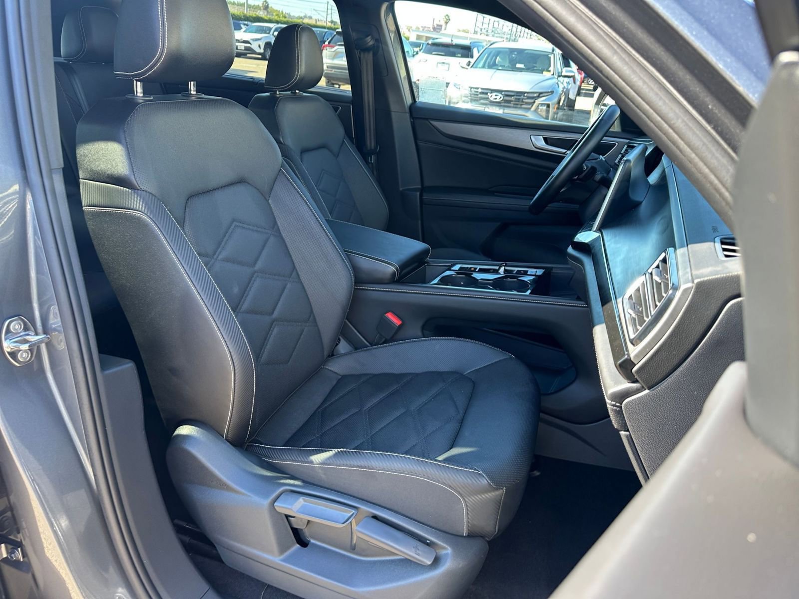 Used 2025 Volkswagen Atlas Cross Sport SE image 36