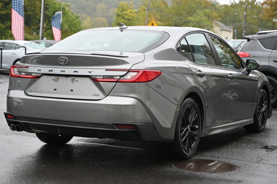 Used 2025 Toyota Camry SE image 5