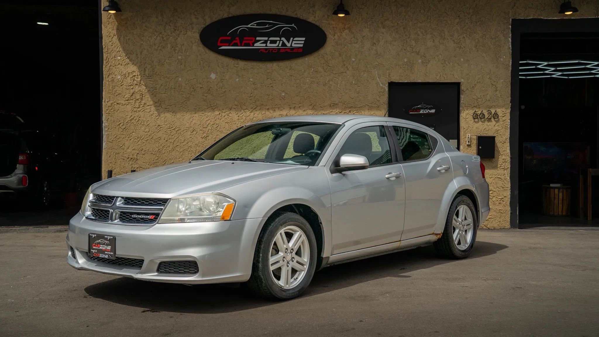 Used 2012 Dodge Avenger SXT FWD image 1