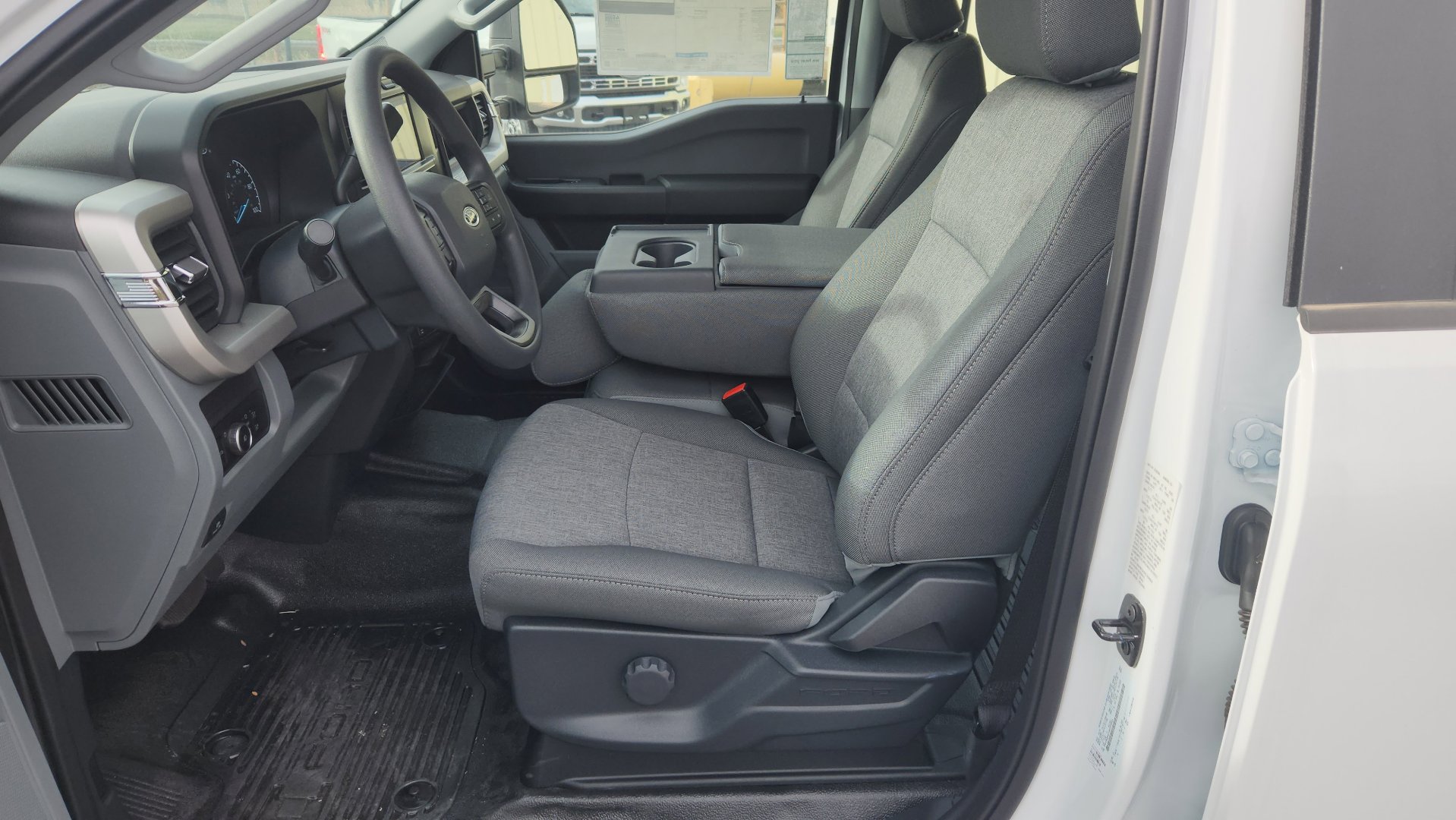 New 2025 Ford F250 XL w/ XL Chrome Package image 18