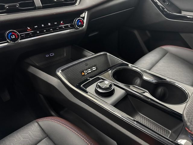 Used 2025 Chevrolet Equinox RS w/ Safety and Technology Package AWD/4WD image 19