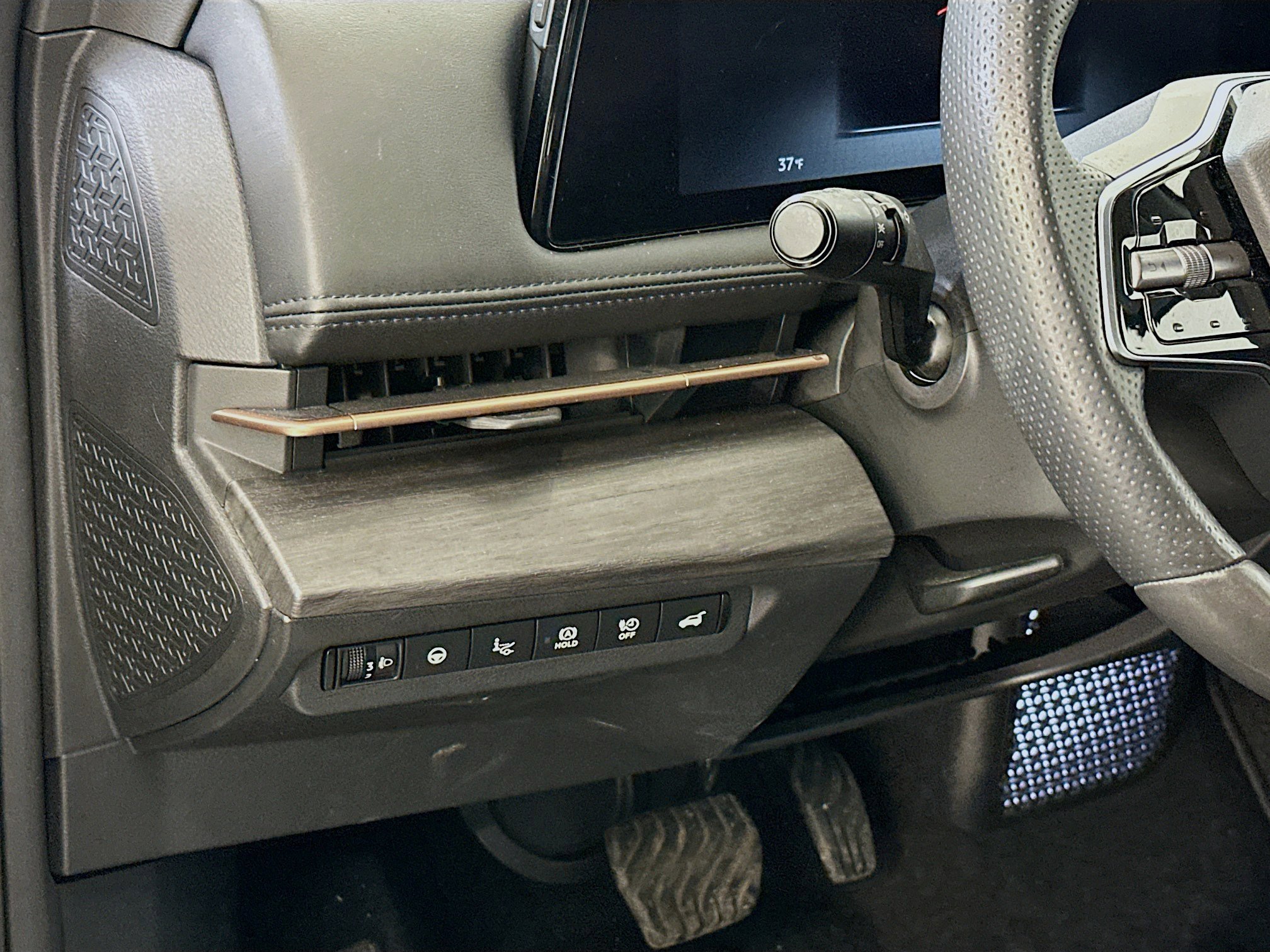 Used 2023 Nissan Ariya AWD image 17