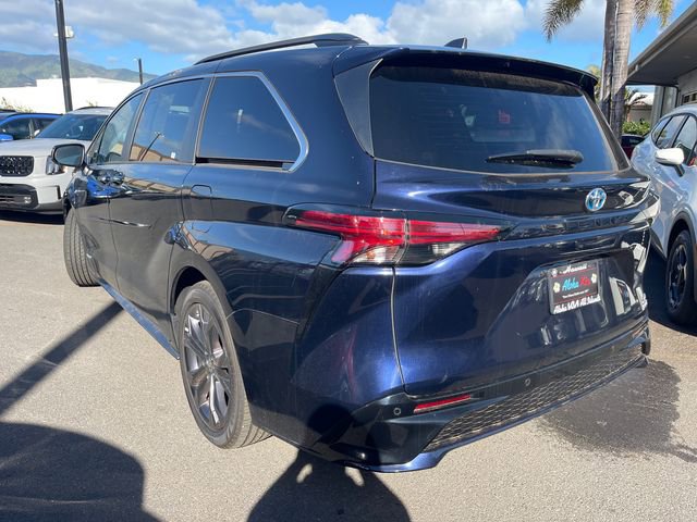 Used 2021 Toyota Sienna XSE w/ XSE Plus Package FWD image 3