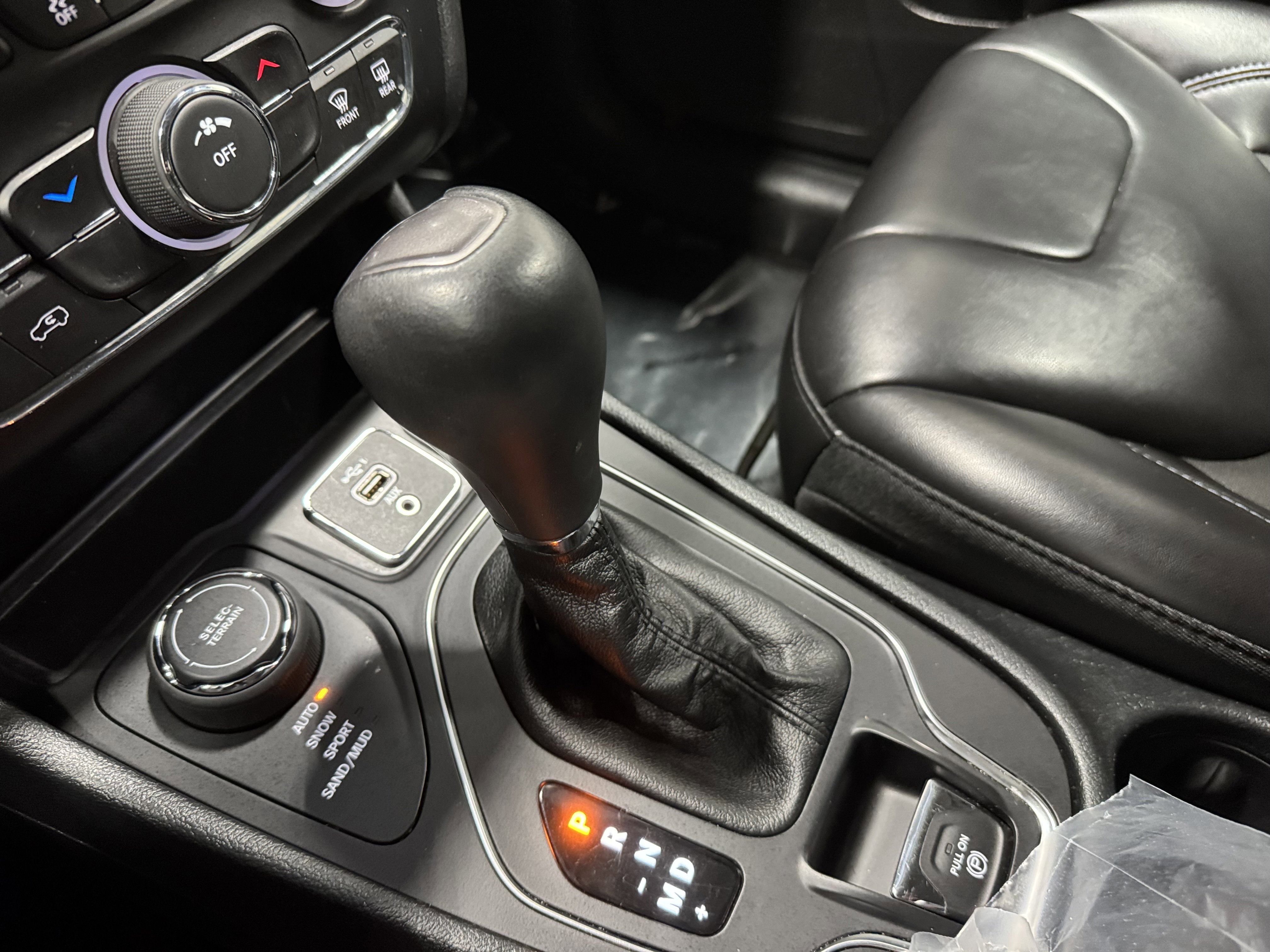 Used 2019 Jeep Cherokee Latitude Plus w/ Cold Weather Group image 30