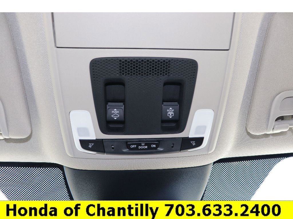 Used 2025 Honda Pilot Elite image 19