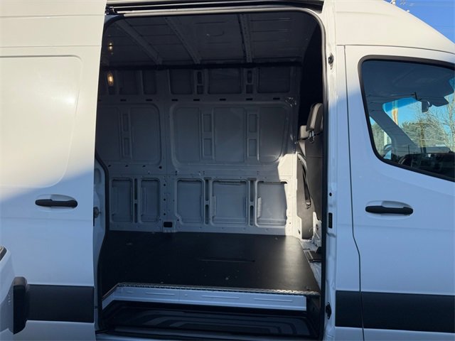 Used 2020 Mercedes-Benz Sprinter 2500 image 32